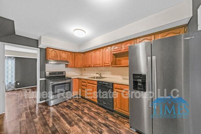 Building Photo - 704 Worthington Dr