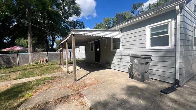 Building Photo - 2250 N Goodlet Ave