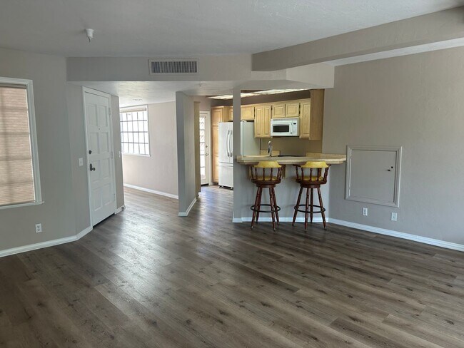 Building Photo - 1641