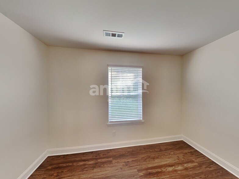 Building Photo - 428 Charity Ln