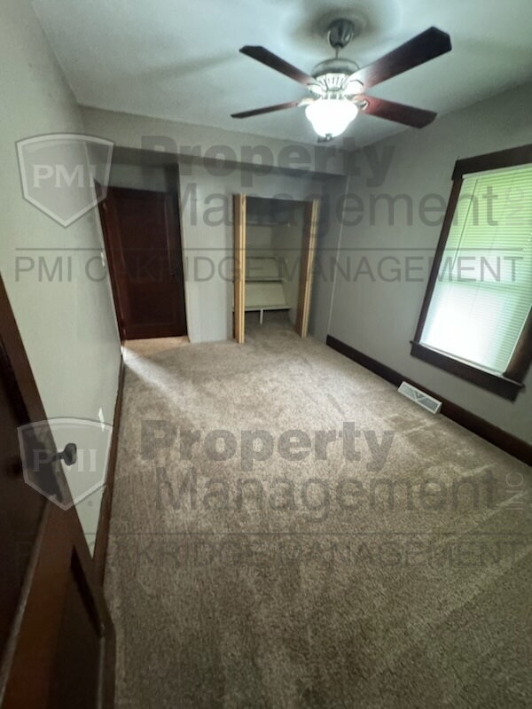 Building Photo - Country 2 Bedroom Apartment with 1 Car Garage