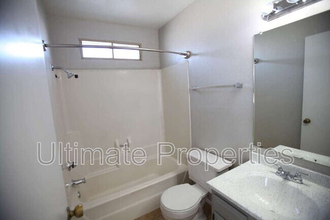 Building Photo - 401 W Utopia Rd