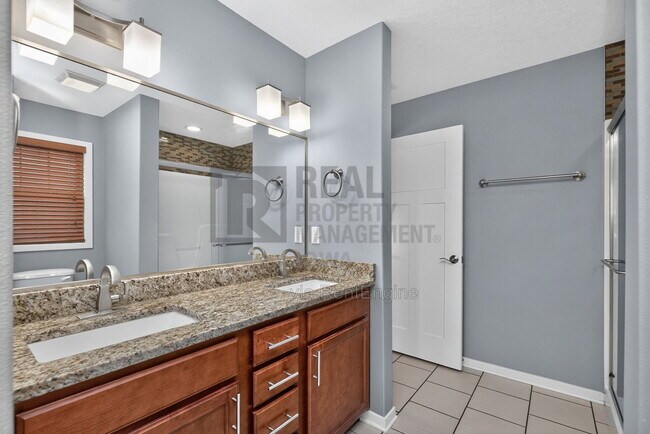 Building Photo - 1651 SW Arlan Dr