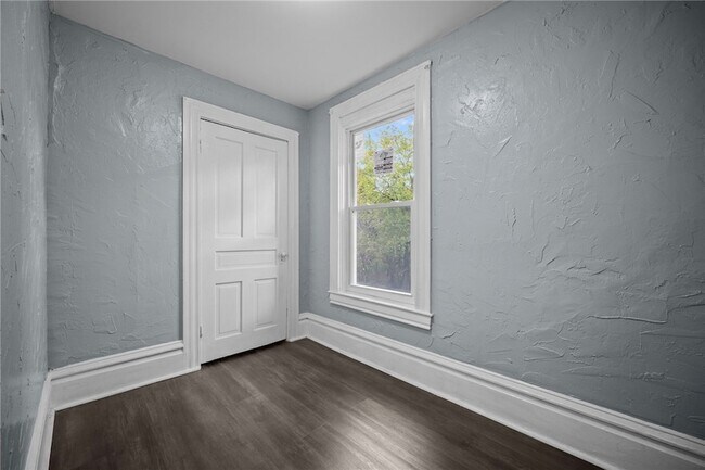 Building Photo - 7807 Kelly St