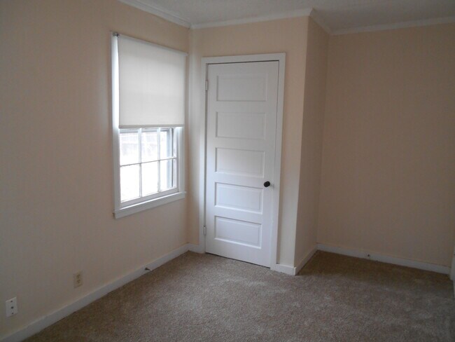 Building Photo - 3865 Roseberry St