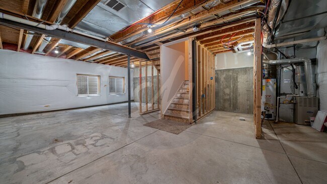 Building Photo - Modern Comfort and Functional Space