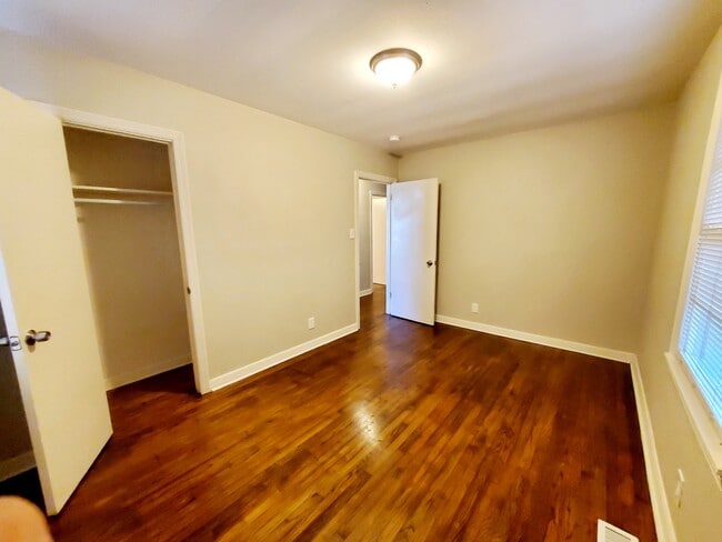 Building Photo - 117 Meadow Dr