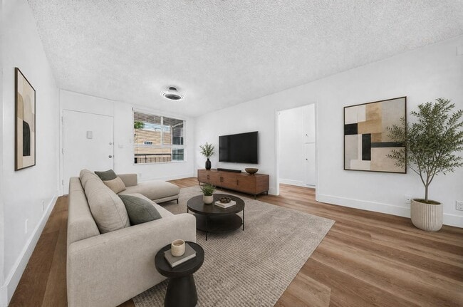 Interior Photo - 7351 Variel Ave