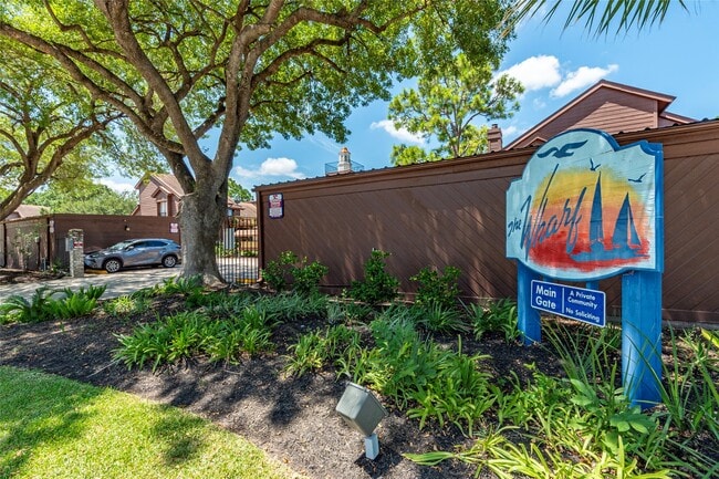 Building Photo - 723 Davis Rd