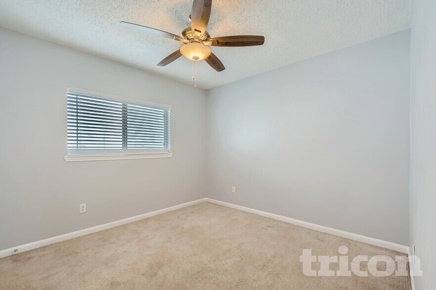 Building Photo - 1204 Crabtree Ct