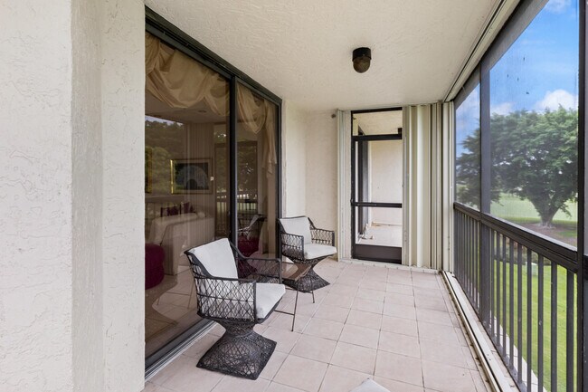 Building Photo - 5279 Fountains Dr S