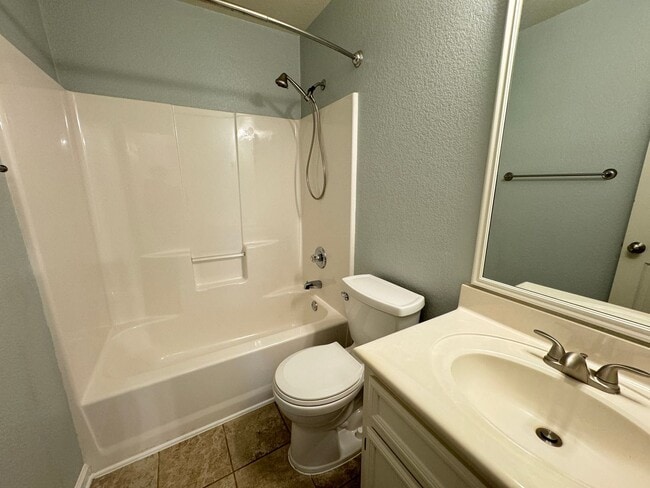 Building Photo - 408 Viola Dr