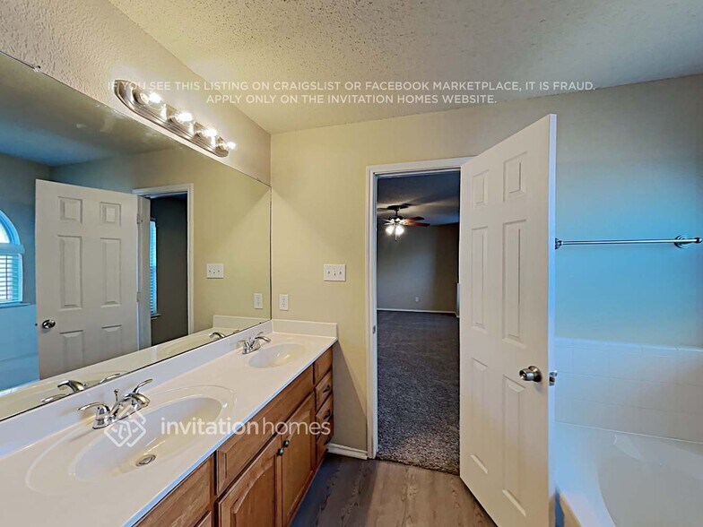 Building Photo - 2517 Buffalo Run