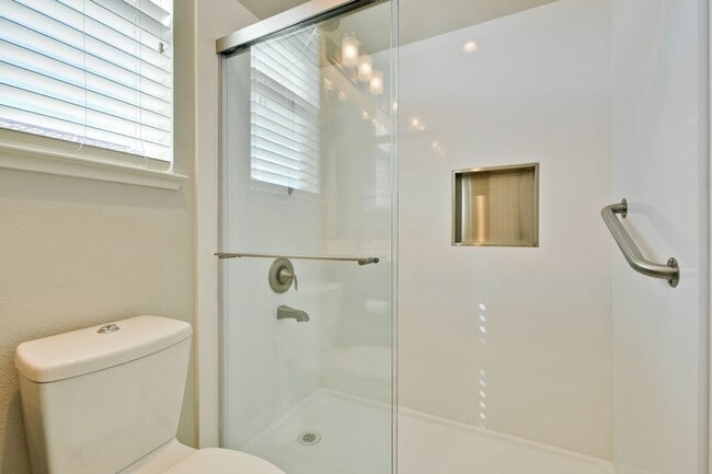 Building Photo - Gorgeous and Very Spacious Home - 3BR 2.5 BA in  San Jose - This is a MUST SEE!!!