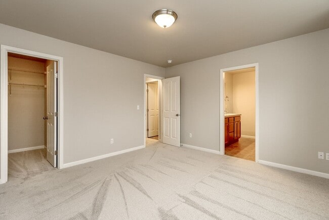 Building Photo - Beautiful Lacey Home with new paint and carpet in Popular Edgewater Community
