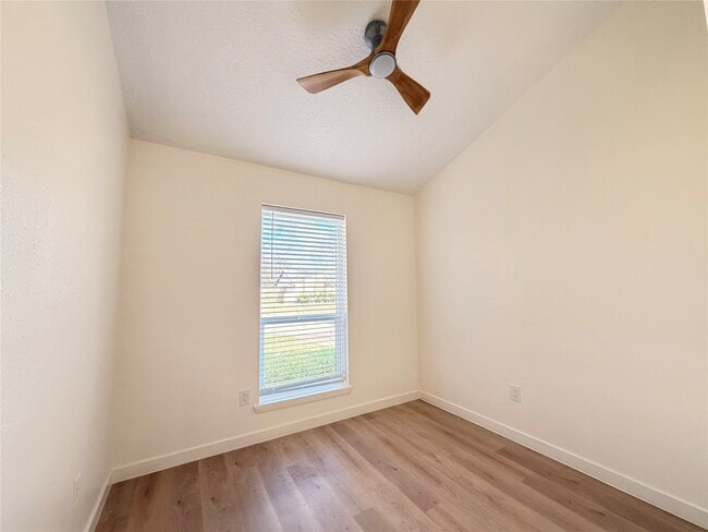 Building Photo - 2533 Knoxville Dr