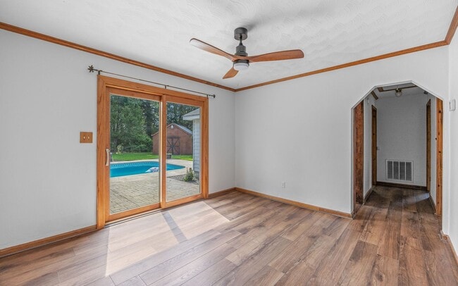 Building Photo - Rancher with a Pool