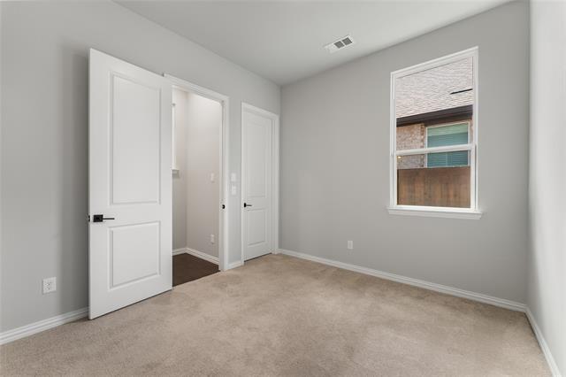 Building Photo - 1565 Amesbury Way
