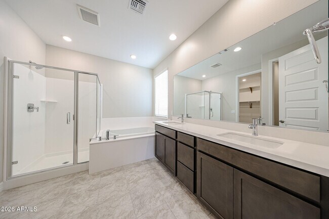 Building Photo - 14770 W Smoketree Dr