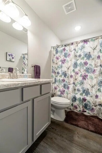 Building Photo - 636 Woodcreek Lp