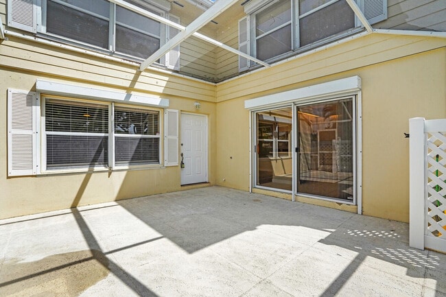 Building Photo - 8156 Chelsea 56c Ct
