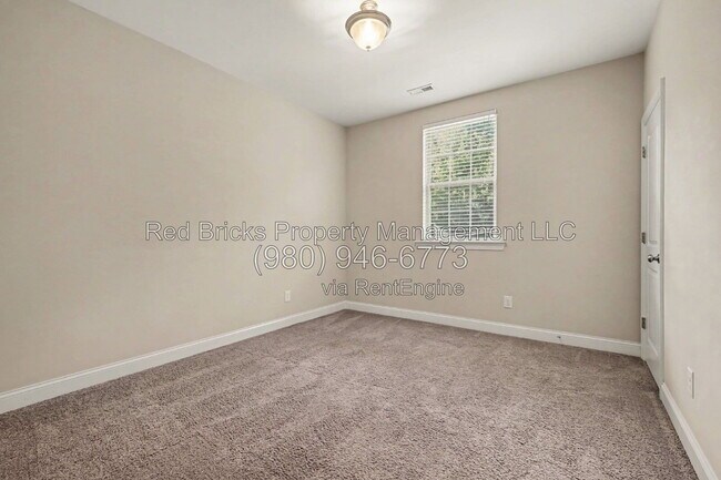 Building Photo - 145 Barclay Dr