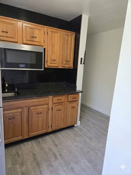 Building Photo - 5140 NE 3rd Ave