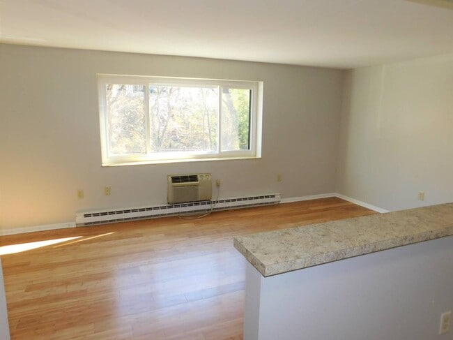 Building Photo - 1209 Logan Rd