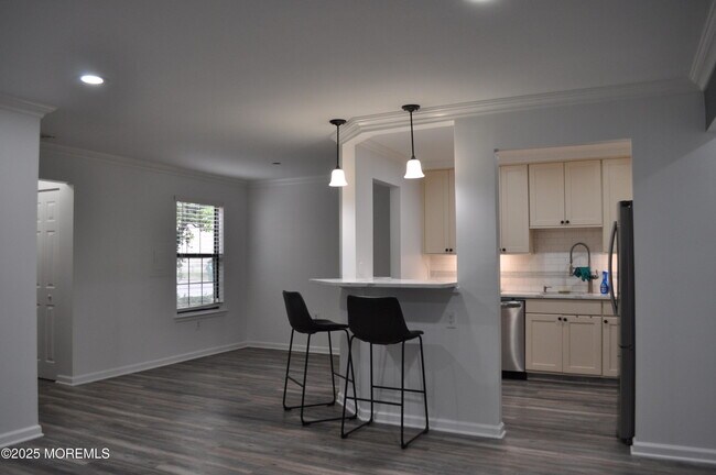 Building Photo - 704 Violet Ln