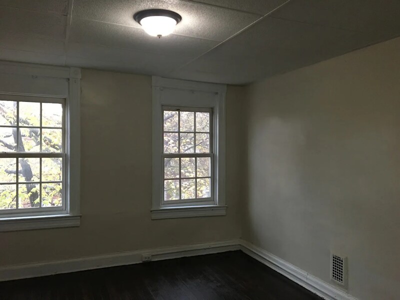 Building Photo - 614 Ashburton St