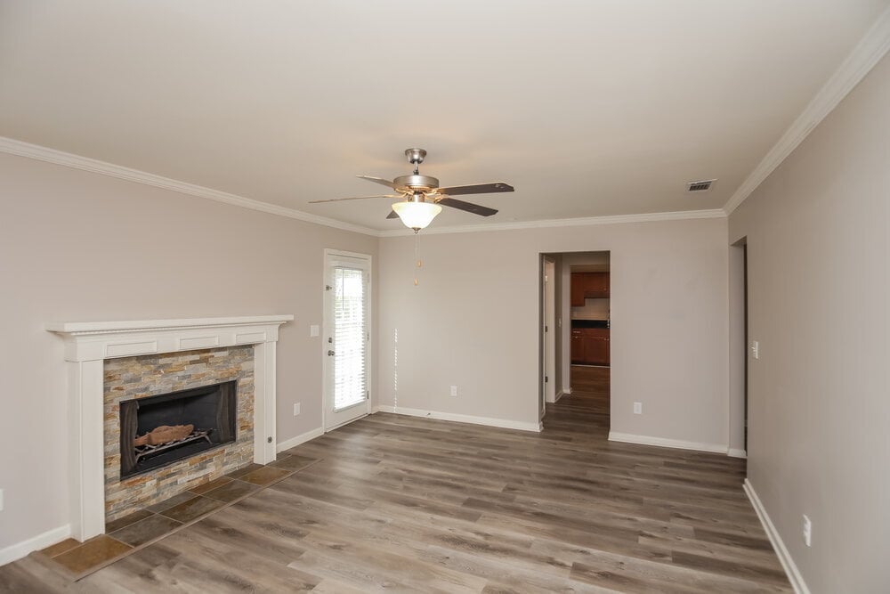 Building Photo - 1183 Crestbrook Dr