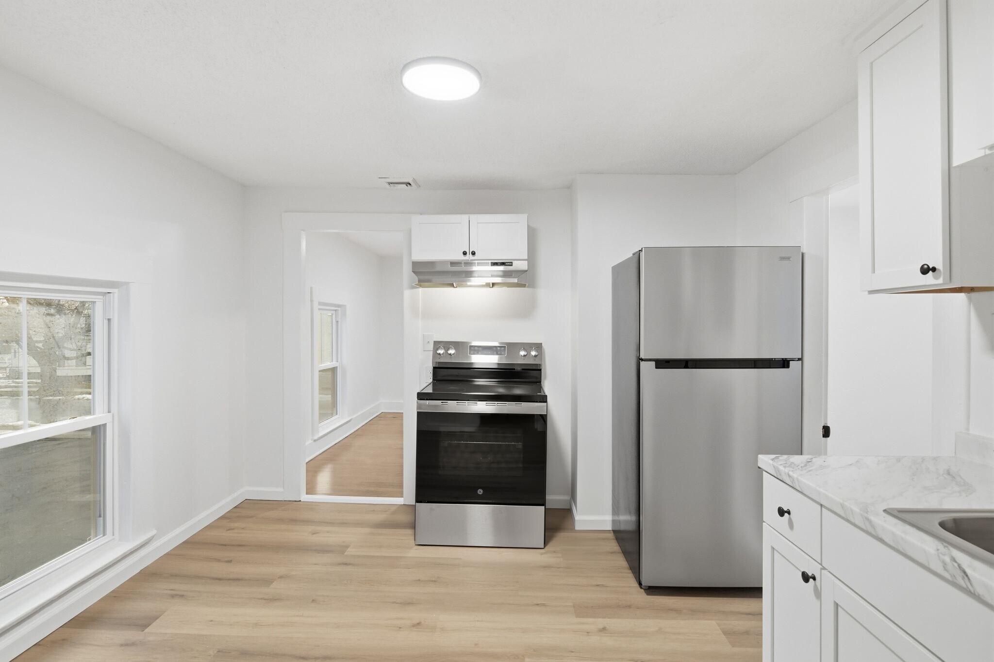 Building Photo - 7 Day Ave