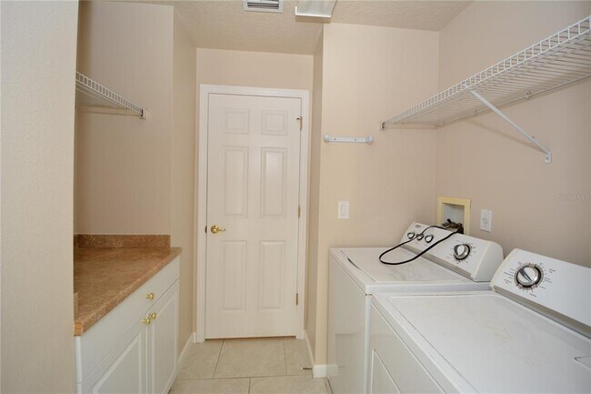 Building Photo - 56 Shinnecock Dr