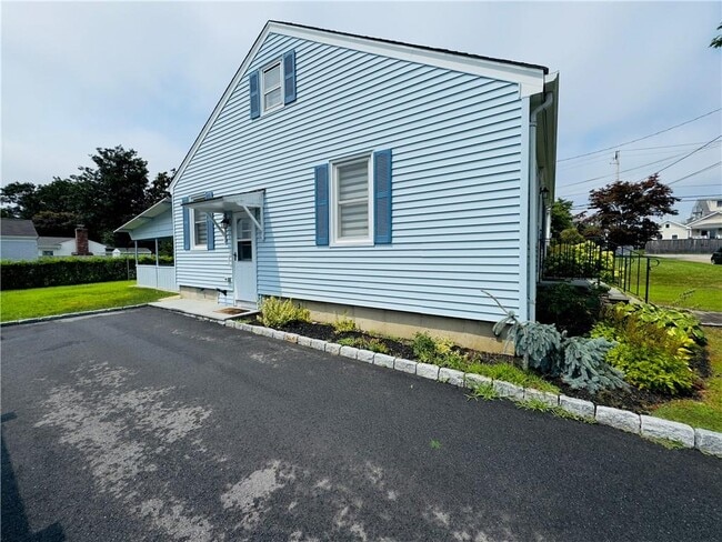 Building Photo - 5 Holten Ave