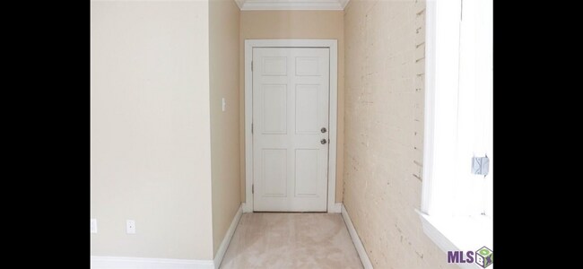 Building Photo - 2BR 2BA 3rd Street Downtown