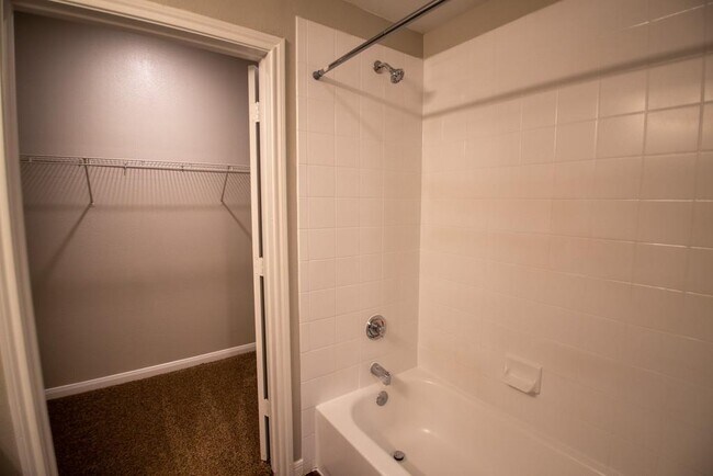 Building Photo - 2320 Gracy Farms Ln