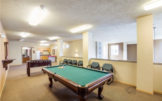 Building Photo - Beautiful Waterford Crossing 2 bedroom Con...