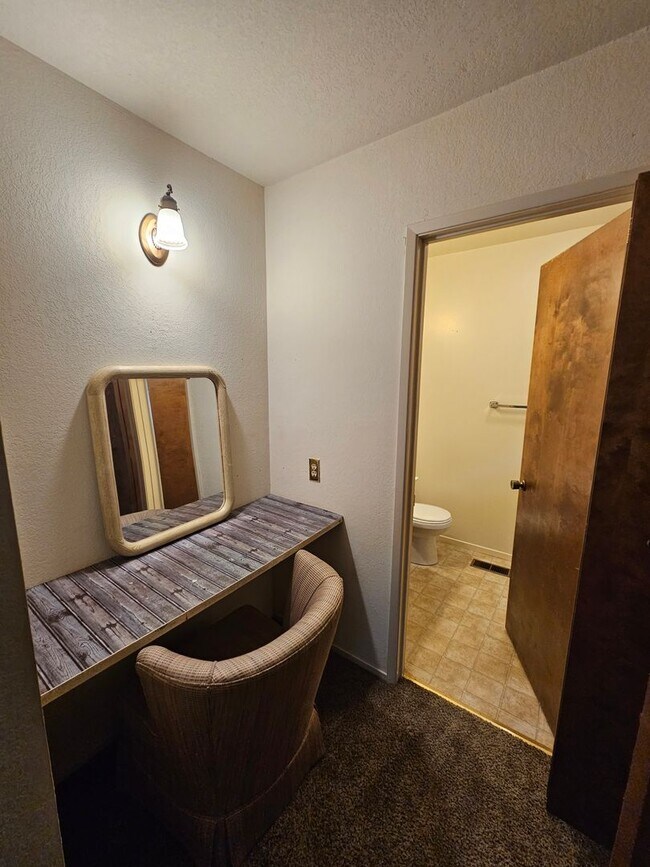Building Photo - Cozy rental in Hidden Valley Lake