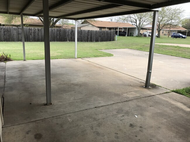 Building Photo - Duplex