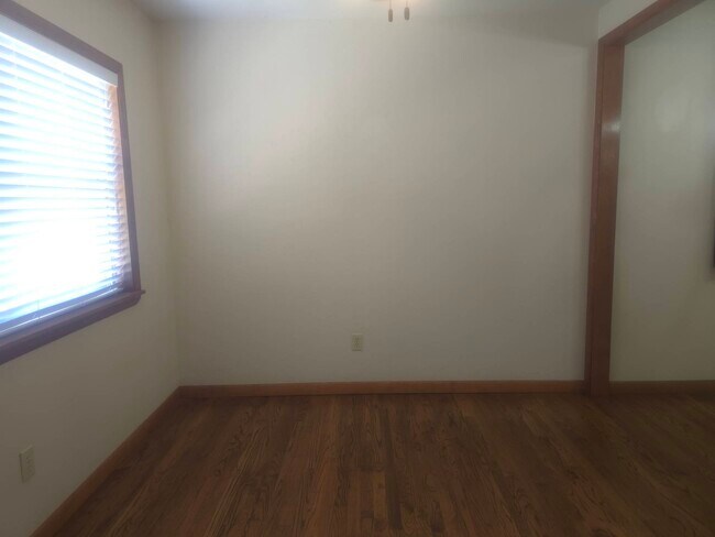Building Photo - 4701 N Peniel Ave