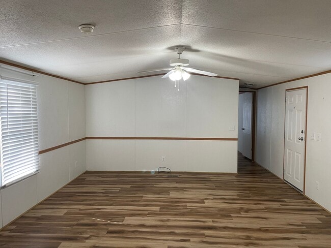 Building Photo - 809 Magnolia Dr