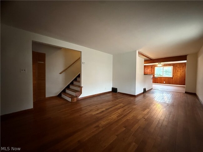 Building Photo - 1427 E 252nd St