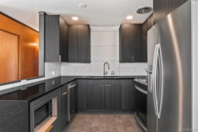 Building Photo - "Spacious 5-Bedroom Gem with 3 Full Baths in Arvada"