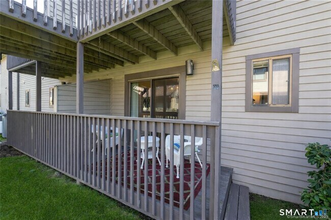 Building Photo - 2289 Bedford St