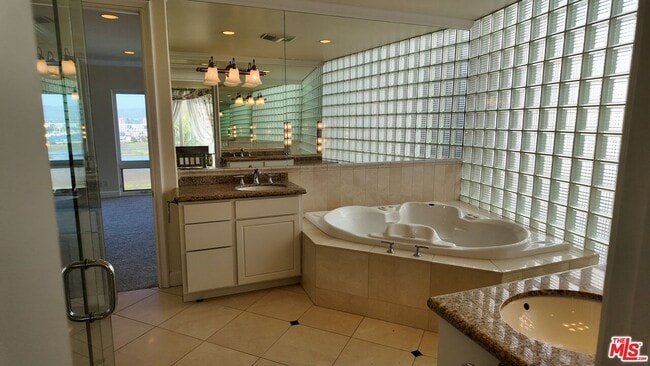 Building Photo - 8120 Billowvista Dr