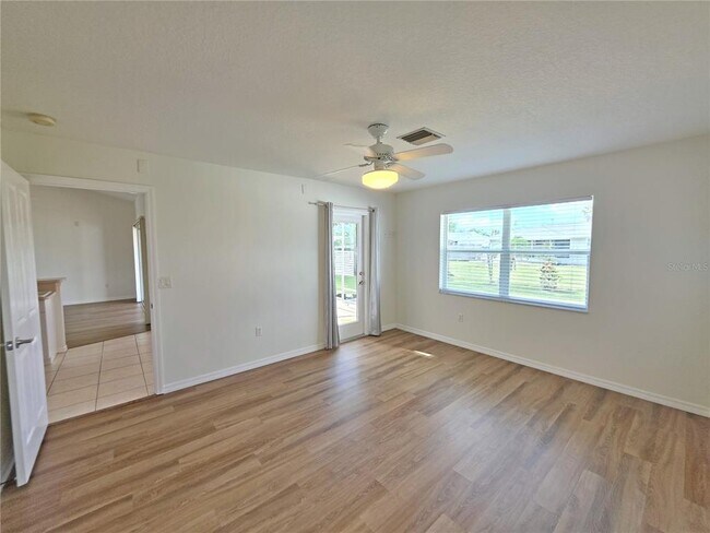 Building Photo - 395 Dorchester Dr