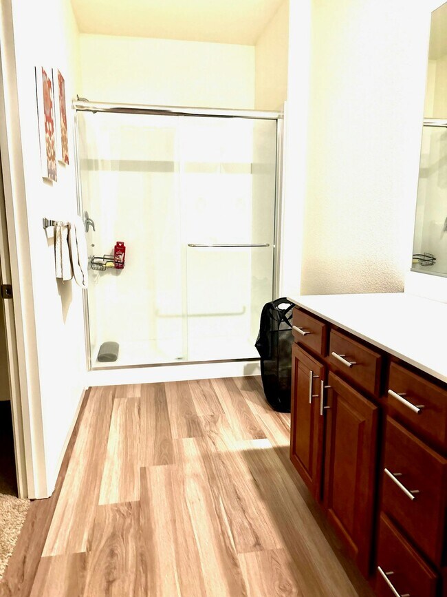 Building Photo - 10424 Skynyrd Way