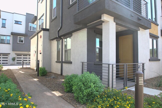 Building Photo - 2090 S Dorsey Ln