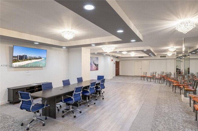 Building Photo - 2655 Collins Ave
