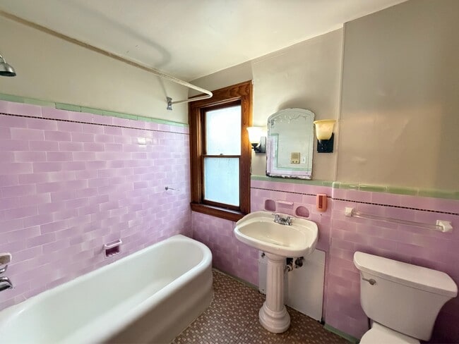 Building Photo - 784 15th St
